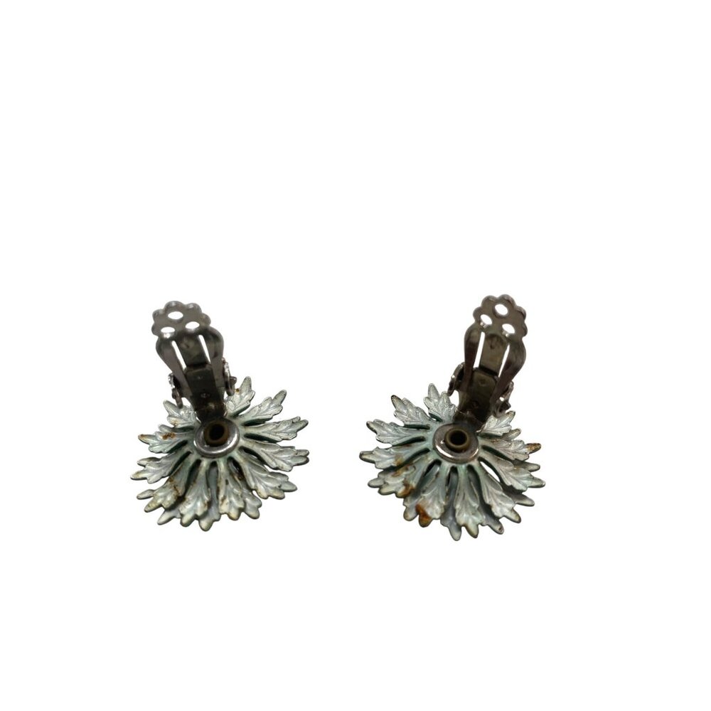 Vintage Green Floral Clip-On Earrings With Textured Leaf Design - Picture 5 of 6